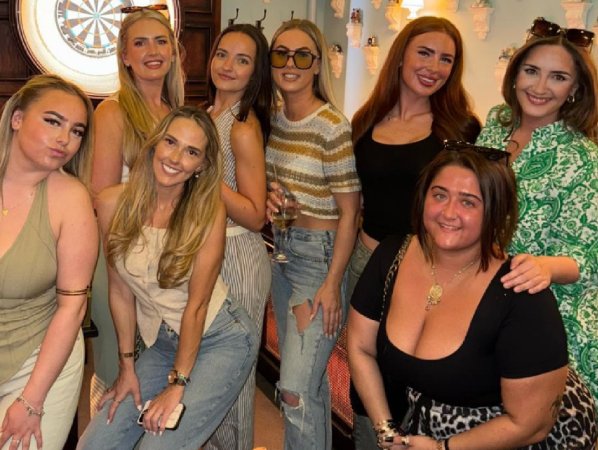 Primemates thriving together